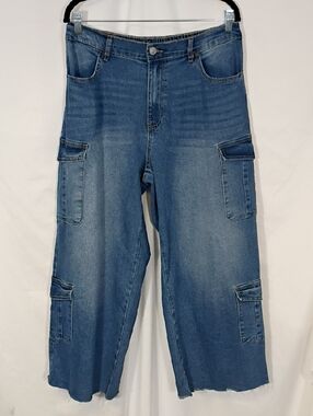 EUC Madden NYC Wide Leg Cargo Denim Jeans Medium Blue Womens Size Large Raw Hem